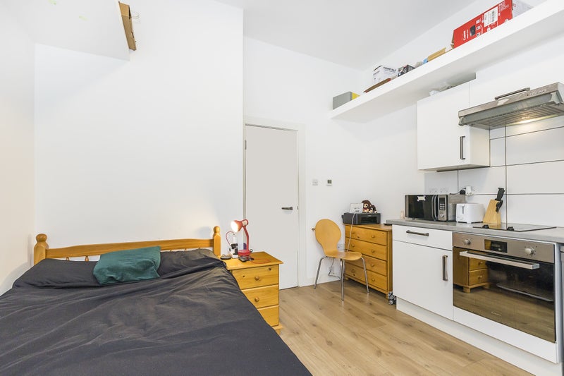 'Great Studio Earls Court' Room to Rent from SpareRoom