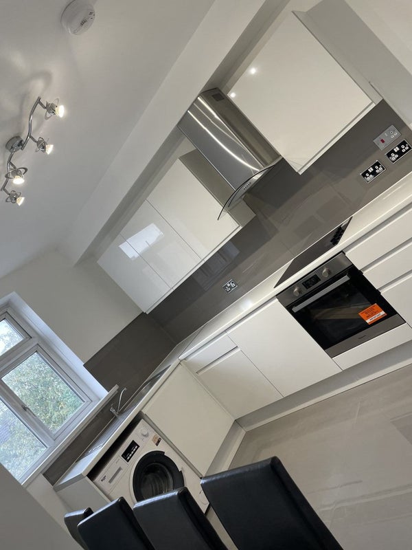 '2 Bedroom flat, 5 min walk from Dagenham Heathway' Room to Rent from