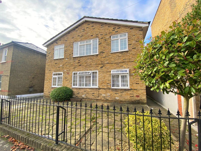 'Russell Road, Wimbledon, London, SW19' Room to Rent from SpareRoom