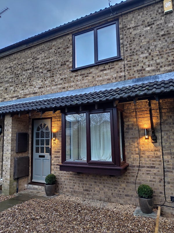 Photo 1: Plantagenet Court townhouse with Front and rear Driveways