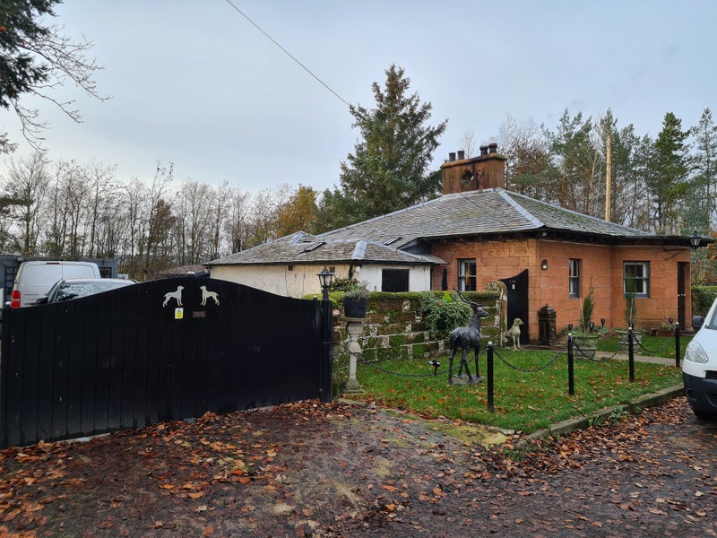 Photo 1: Out side view of cottage 