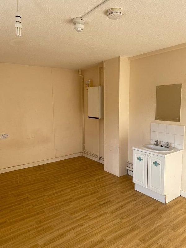 'Guardianship 4 Bed House Share near Wokingham ' Room to Rent from