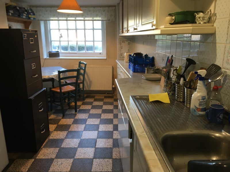 Photo 6: Kitchen