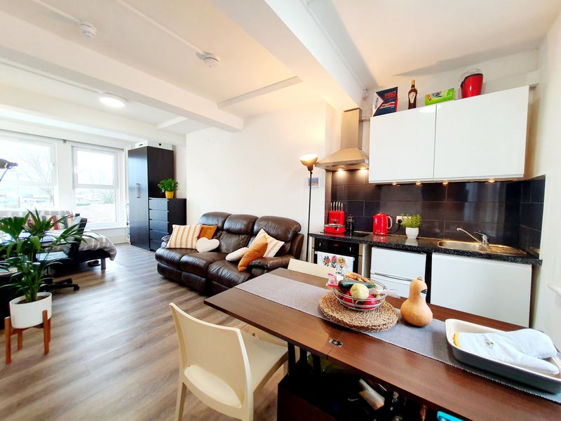 'Studio Woolwich £895pcm Most Bills Included' Room to Rent from SpareRoom