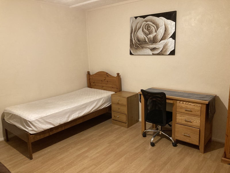 'Gravitts Lane Bognor Regis double room to let' Room to Rent from SpareRoom