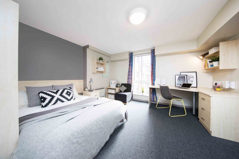 'Modern studio, very close to uni and city centre' Room to Rent from