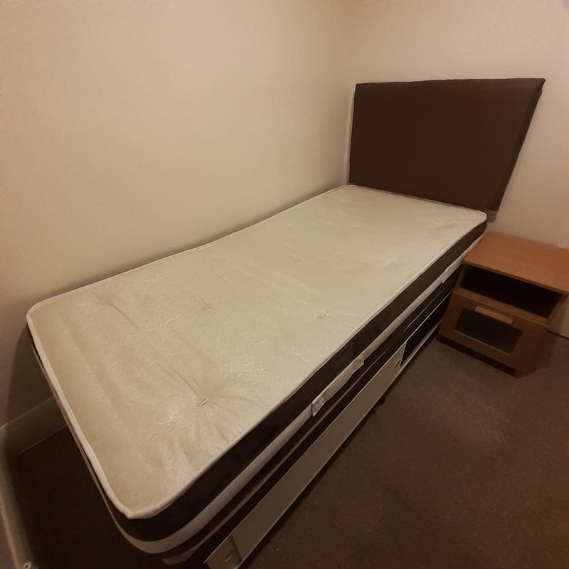 'Single room in Motspur Park' Room to Rent from SpareRoom