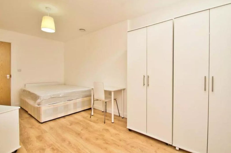 'Double Ensuite in Woolwich' Room to Rent from SpareRoom