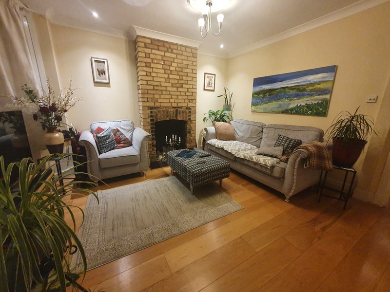 Photo 1: Sitting area