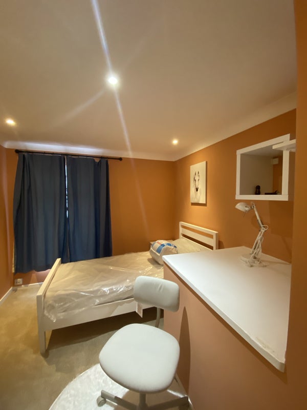 'Furnished Single Room in Crawley ' Room to Rent from SpareRoom