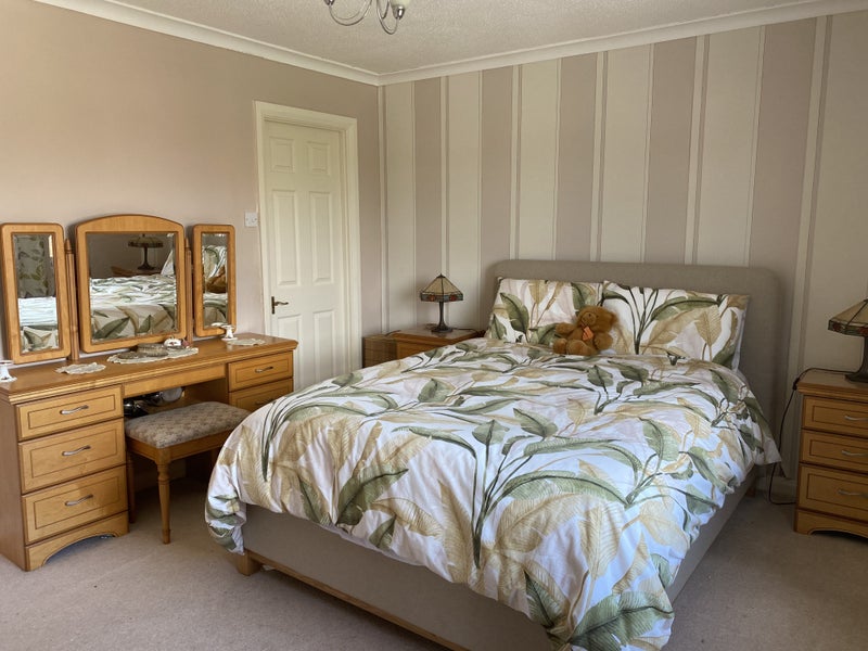 Photo 1: Bedroom