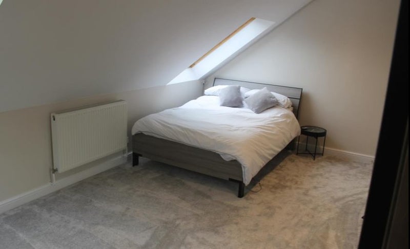 Photo 1: Bed