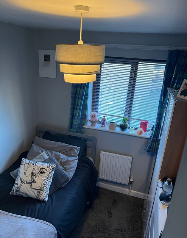 Photo 1: Single room