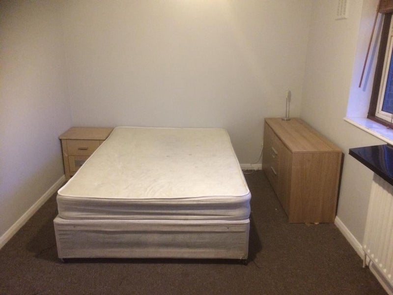 'Newley refurbished Double room Northolt dss Room to Rent from