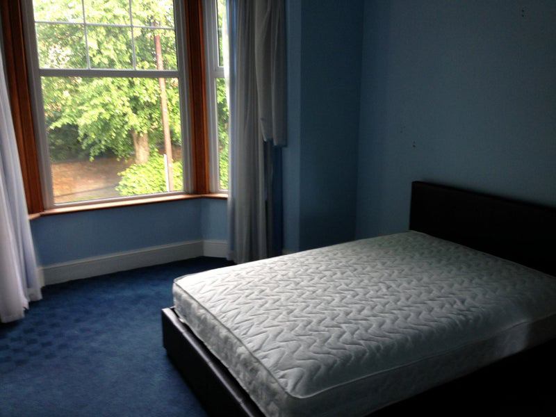 Photo 1: Bedroom 3