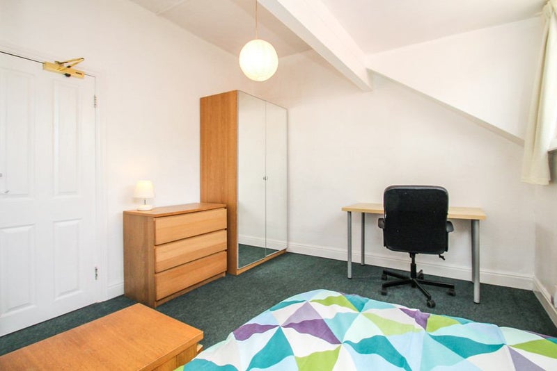 Photo 1: Room 6 - Large room £425 per months including all bills