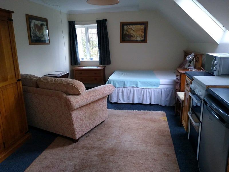 'Self Contained Studio Flat , 2 Miles Malmesbury' Room to Rent from