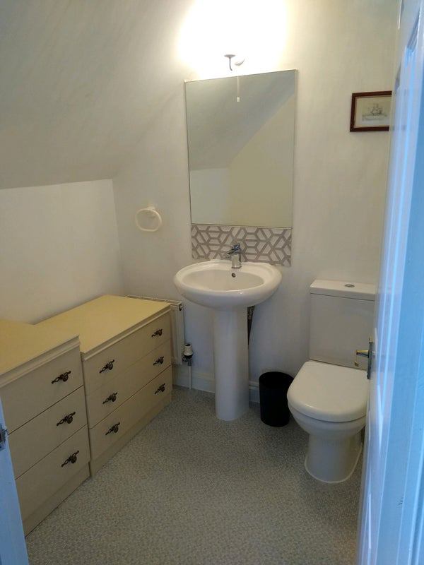 'Self Contained Studio Flat , 2 Miles Malmesbury' Room to Rent from