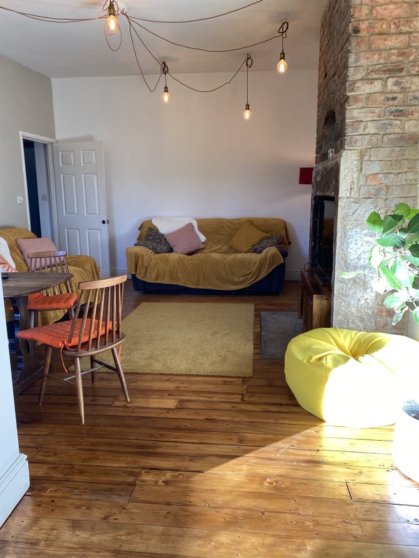 Photo 1: living space
