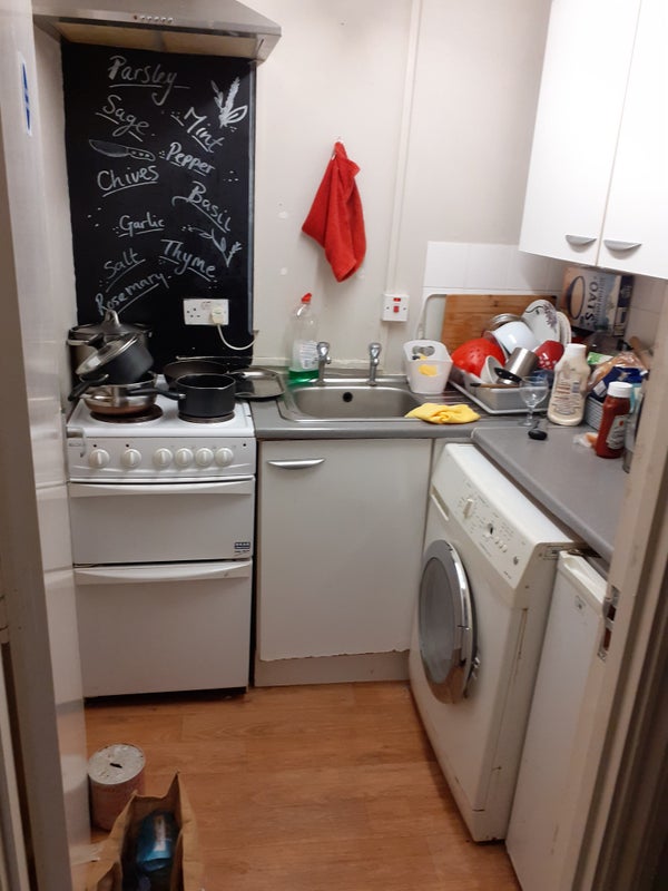 'Available Rooms, Nazeing, £200 £250 (All incl)' Room to Rent from