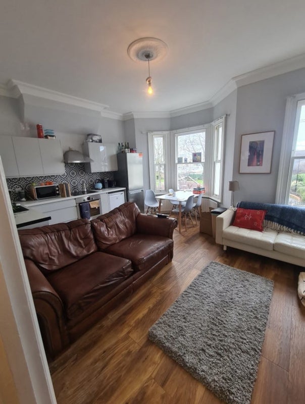 'Large double room Clapham Junction' Room to Rent from SpareRoom