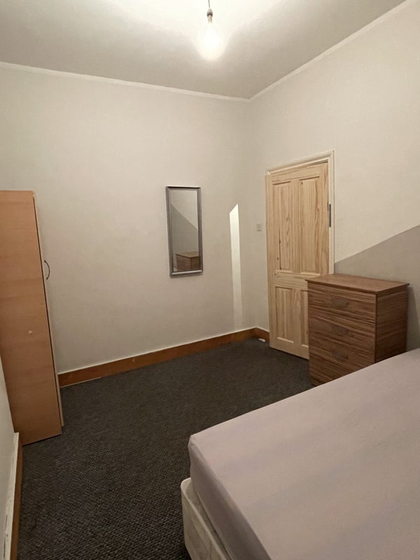 'Double Room. Zero Deposit *****' Room to Rent from SpareRoom