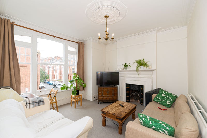Photo 1: Very spacious sitting room