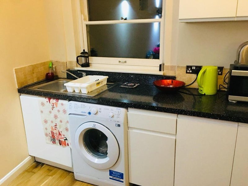 'Nice Double Room to Rent in Epsom Town' Room to Rent from SpareRoom