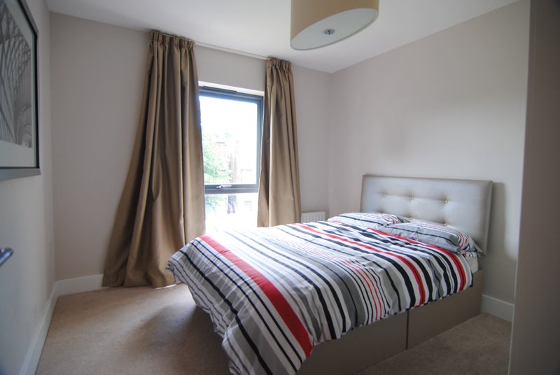 'Cozy Large room Ealing Broadway, ALL INCL ' Room to Rent from SpareRoom