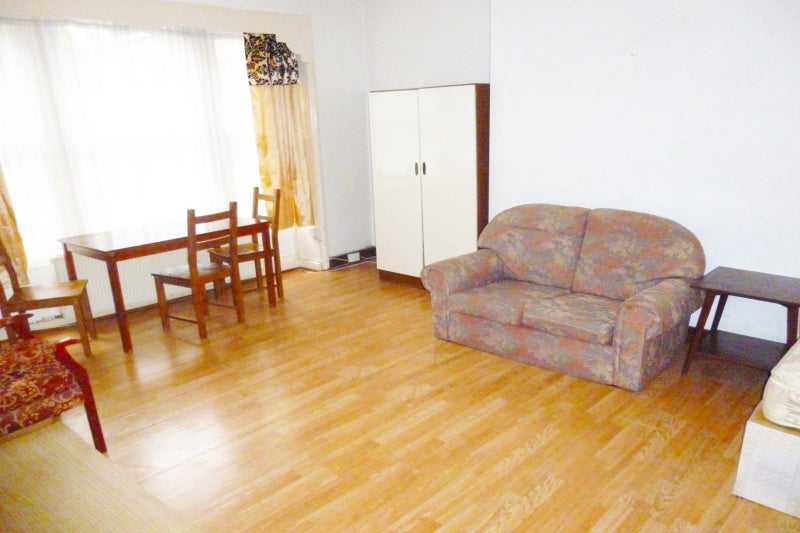 'Spacious Studio In Tufnell Park With Garden' Room to Rent from SpareRoom