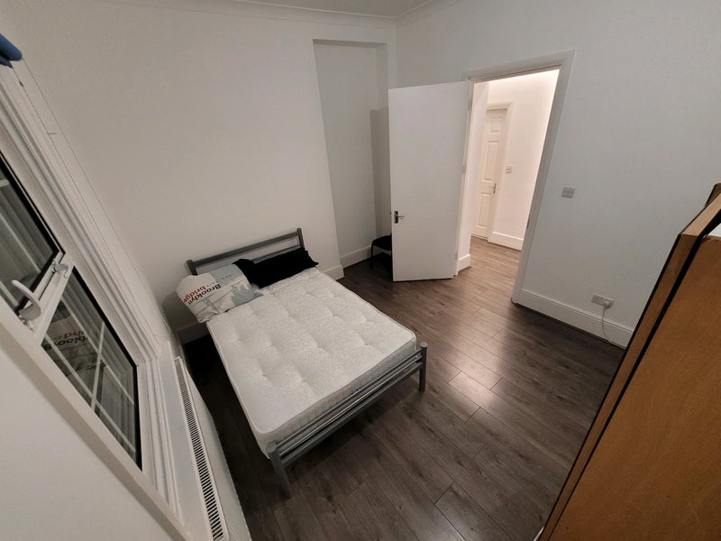 'Bedrooms, at 5 mins Kilburn Station!' Room to Rent from SpareRoom