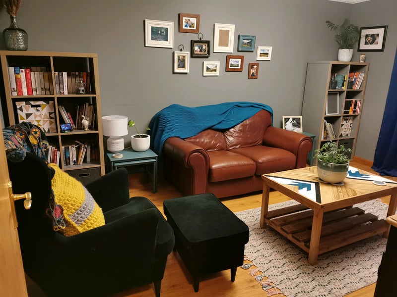 Photo 1: living room