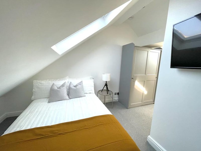 Photo 1: Bedroom E with Ensuite