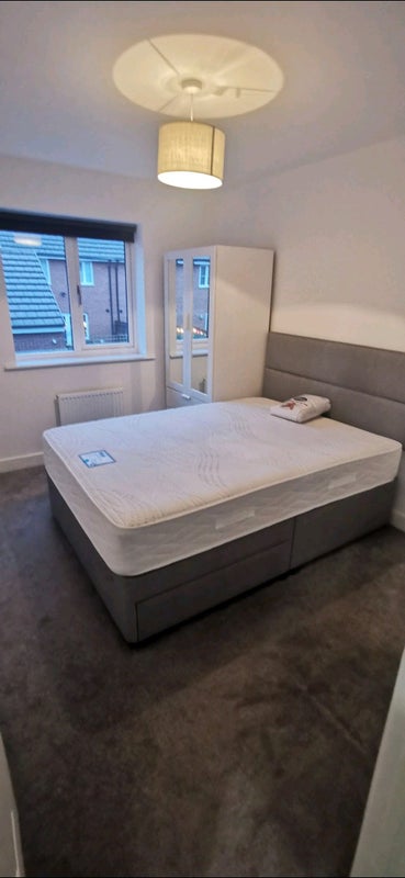 Photo 1: Double Bedroom