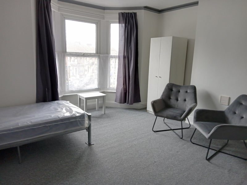 'Studio Bedsit available in Gillingham ' Room to Rent from SpareRoom