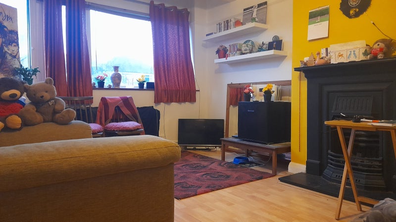 Photo 6: Living room