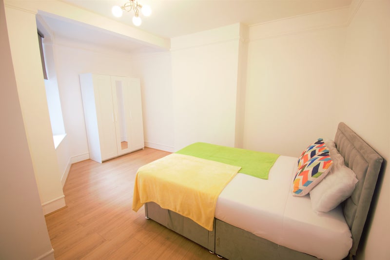 'Luxurious 5 bedroom house in Hammersmith' Room to Rent from SpareRoom