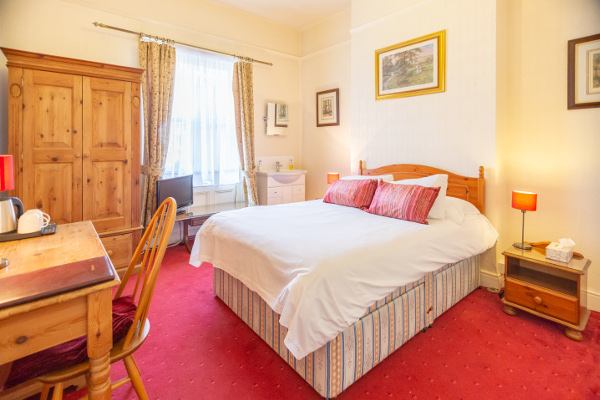 Photo 1: Bedroom