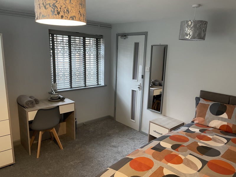 Photo 1: Bedroom