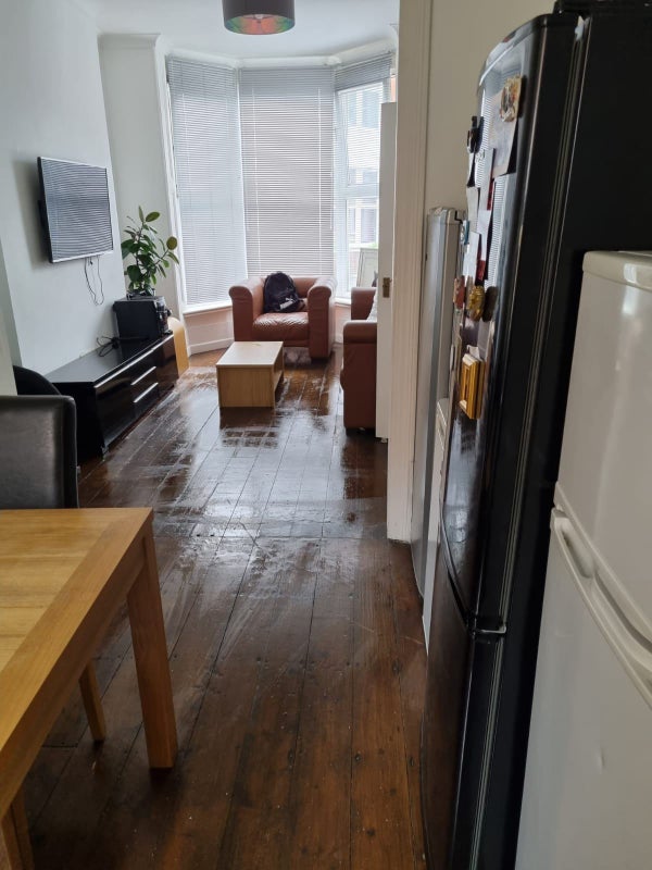 Photo 1: Lounge/Dining Room