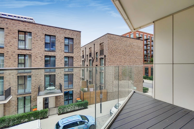 'Luxury Furnished One bedroom Apartment E16' Room to Rent from SpareRoom