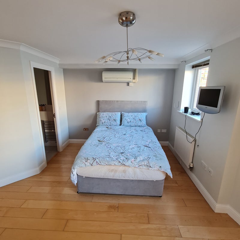 Photo 1: Bedroom 