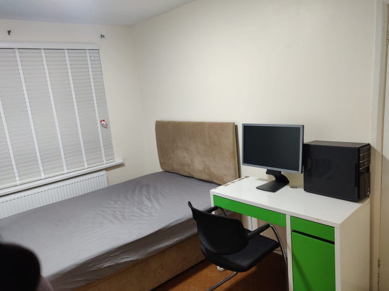'Furnished Double Room To Rent Hounslow East ' Room to Rent from SpareRoom