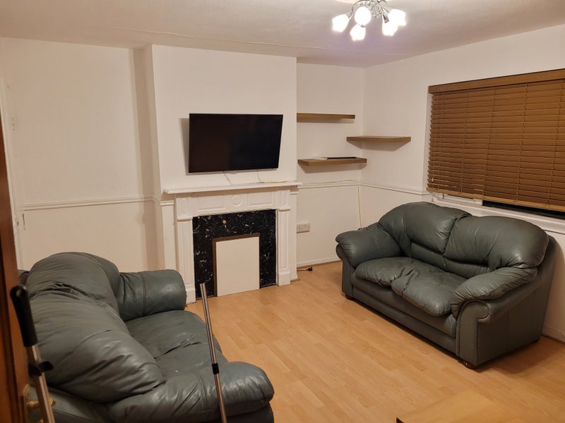 '2 bed Flat Redbridge near Gants Hill' Room to Rent from SpareRoom
