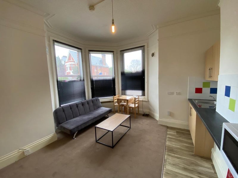 'Bedsit To Rent In Ealing Common' Room to Rent from SpareRoom