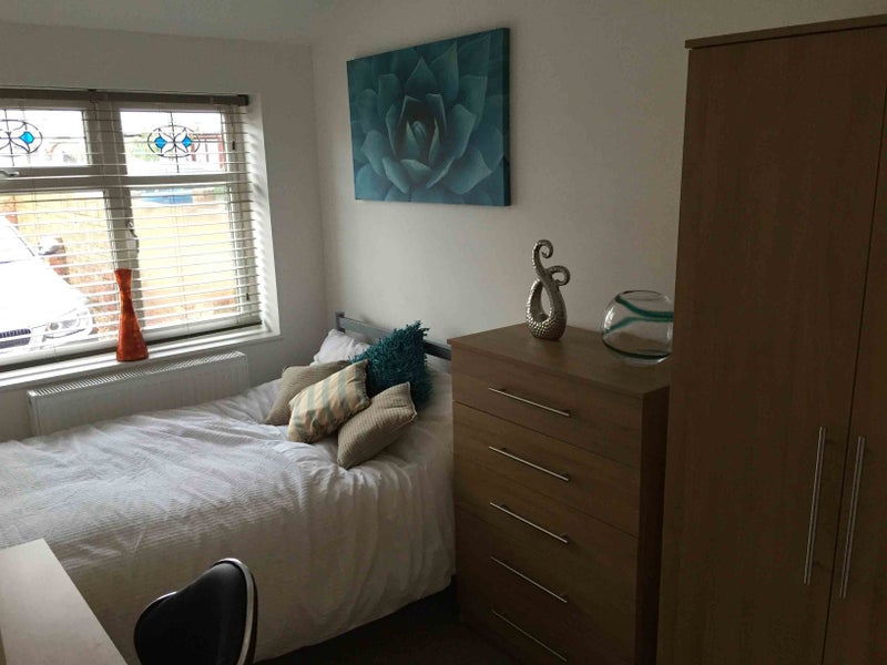 Photo 1: Double bedded bedroom