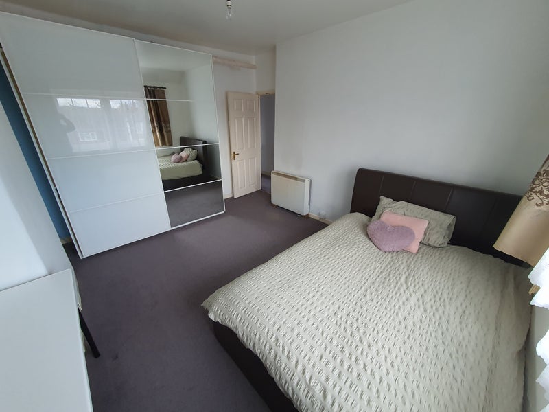 Photo 1: Master bedroom £650