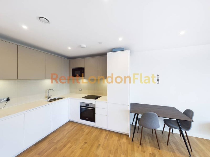 '1 Bed Flat in Surrey Quays' Room to Rent from SpareRoom