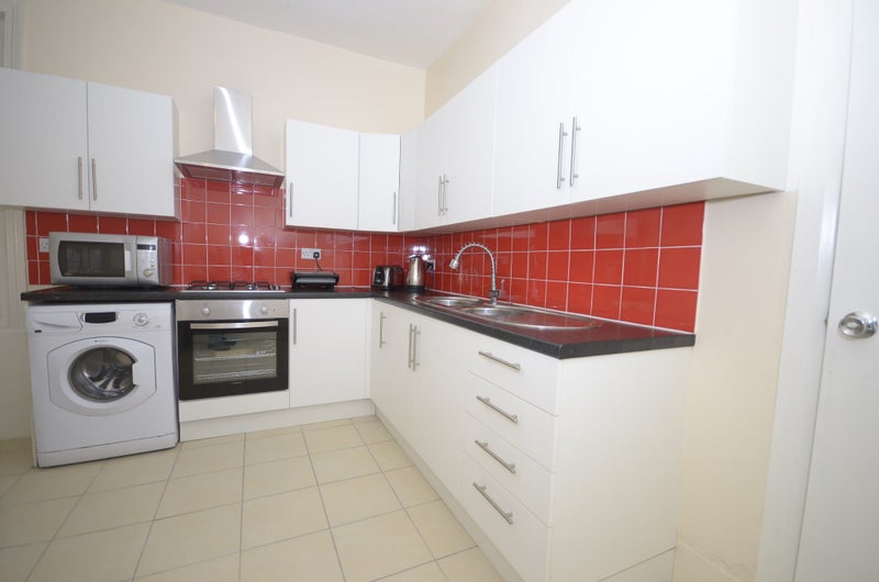 Photo 1: Kitchen 