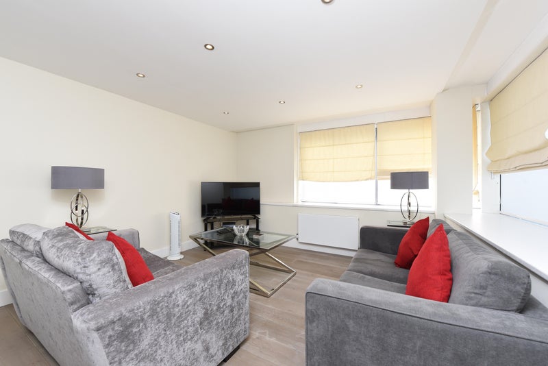 '2 Bed Flat, Wimbledon Park' Room to Rent from SpareRoom